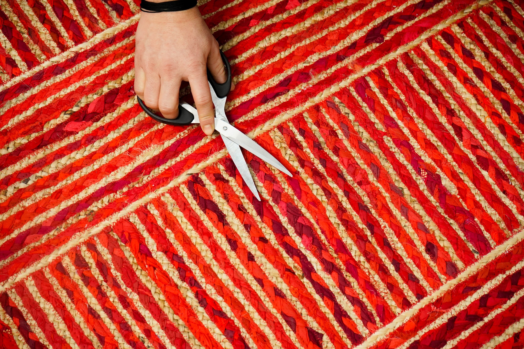 Close-up of hand-braided jute rope weave on Jute Rug RU24-17 RD