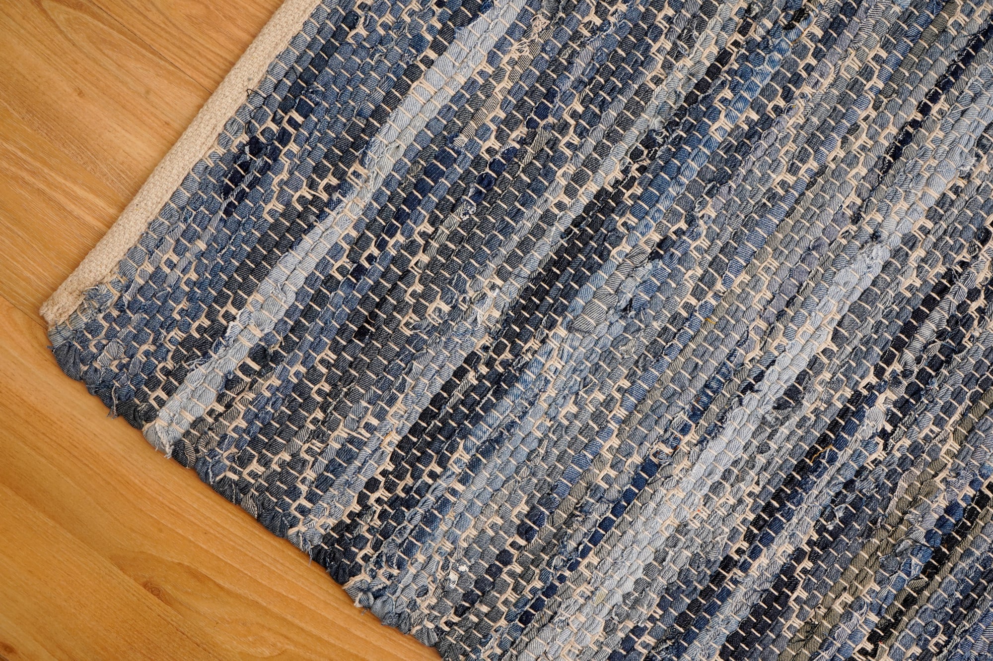 Close-up of recycled cotton rag yarn weave on Ripple Rug Blue STJR-297