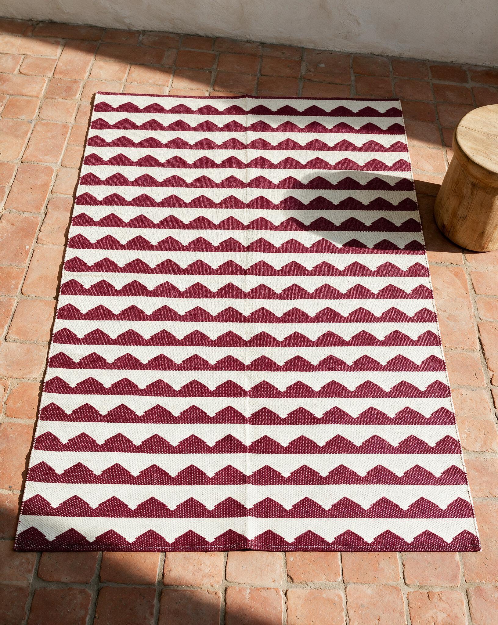Sawtooth Rug APD2522 RD PVC jacquard rug styled in a retail-style room setting