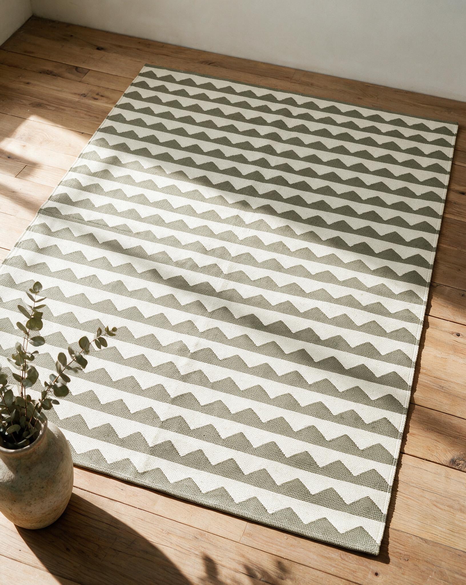 Sawtooth Rug APD2522 GY flat-weave PVC jacquard rug in a styled interior